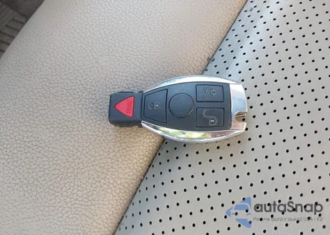 2010 Mercedes-Benz E 350 4Matic z USA, uszkodzony, nr VIN WDDHF8HB2AA062975